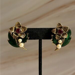 Vintage Avon Antiqued Gold Flower Earrings 1-3/8”